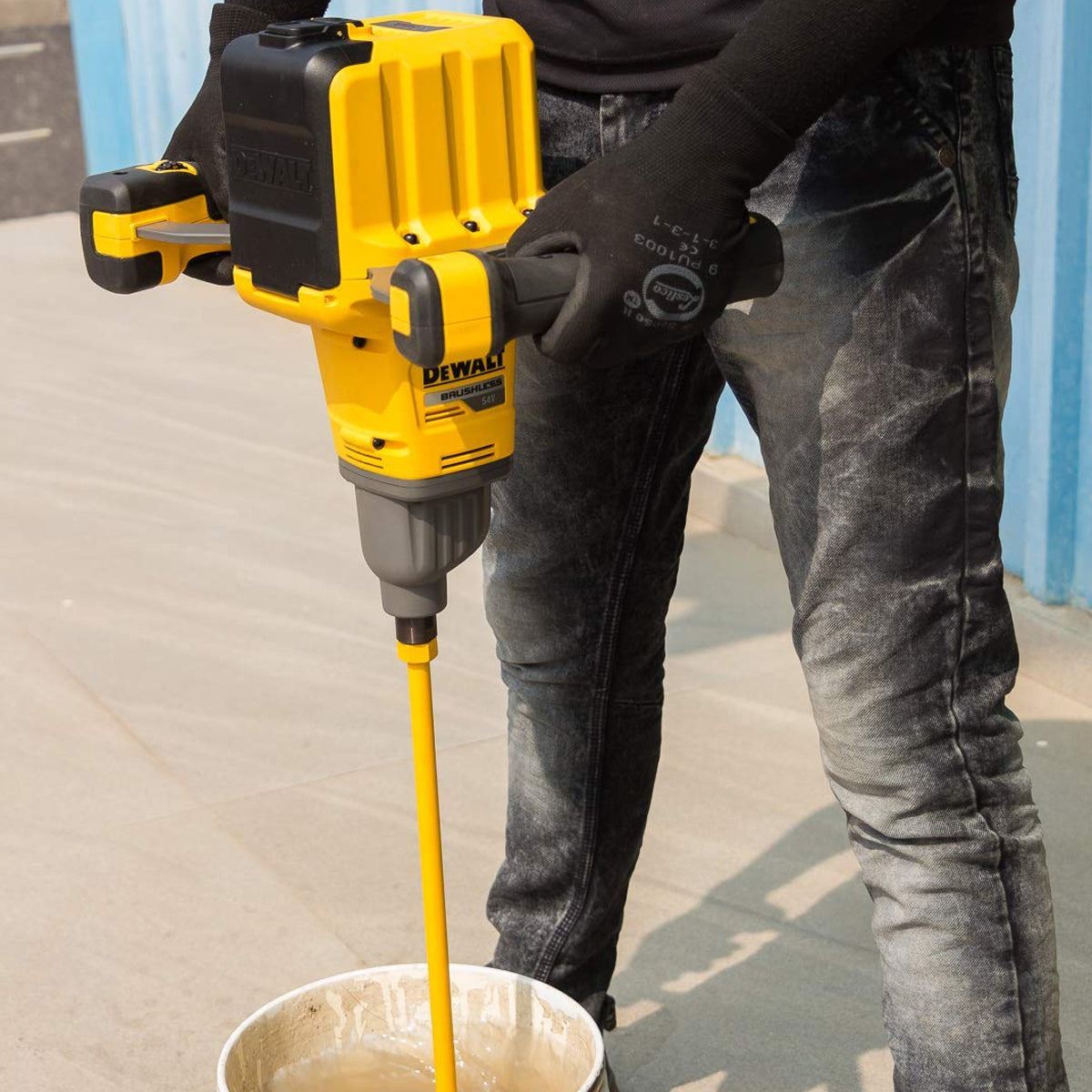 DCD240X2 54V Flexvolt Brushless Paddle Mixer with 2 x 9.0Ah Batteries Charger & Heavy-Duty Kit Bag